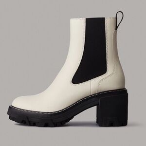 New rag & bone shiloh mid chelsea antique white. Size 10. Comes with box.